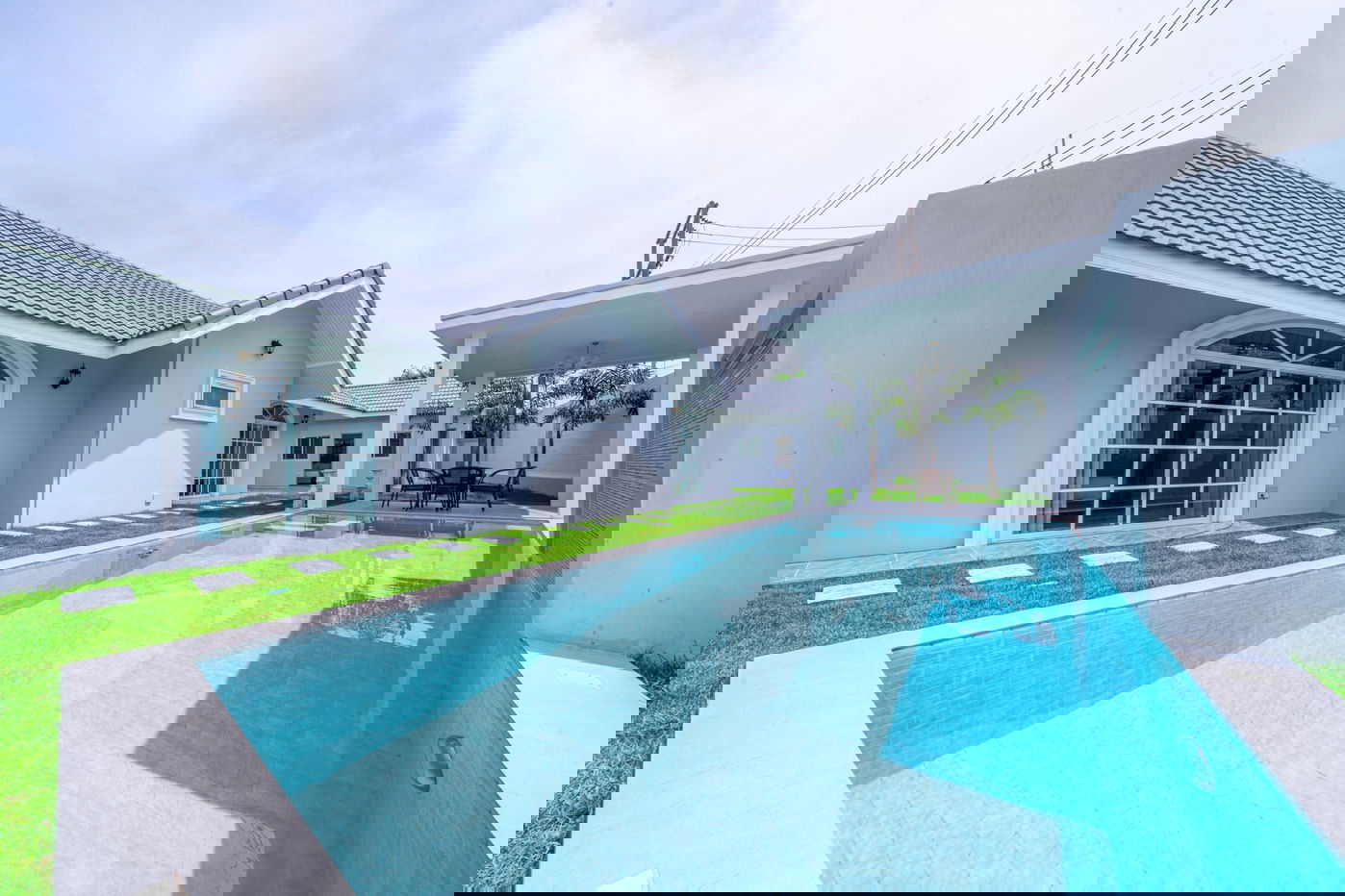 picture Elegant 4-Bedroom Pool Villa for Sale in East Pattaya - 1/19