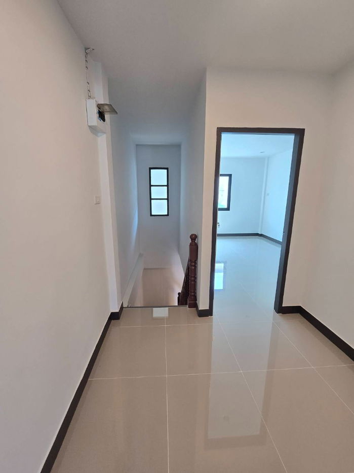 รูป ทาวน์เฮ้าส์ รีโนเวทใหม่ ทำเลดี ตกแต่งใหม่ หมู่บ้าน เคซี รามอินทรา 8  (ซ.26 )ถนนไทยรามัญ คลองสามวา พร้อมเฟอร์นิเจอร์ - รูปที่ 18/21