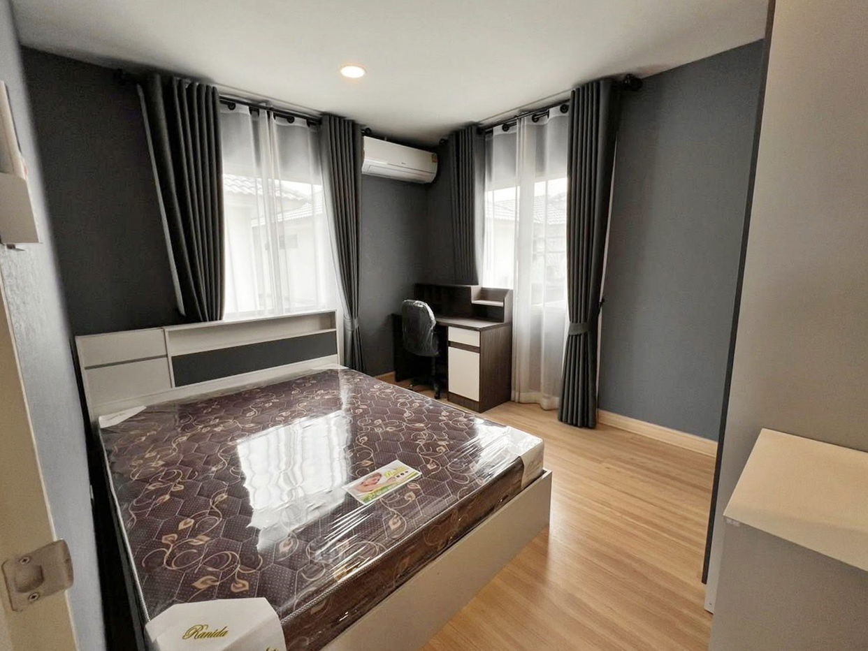 picture 3 Bedrooms Modern House in East Pattaya for Rent - 4/8