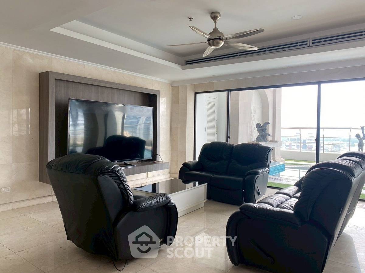 picture 4-BR Condo at Le Raffine Sukhumvit 24 Condominium near BTS Phrom Phong (ID 2085008) - 1/27