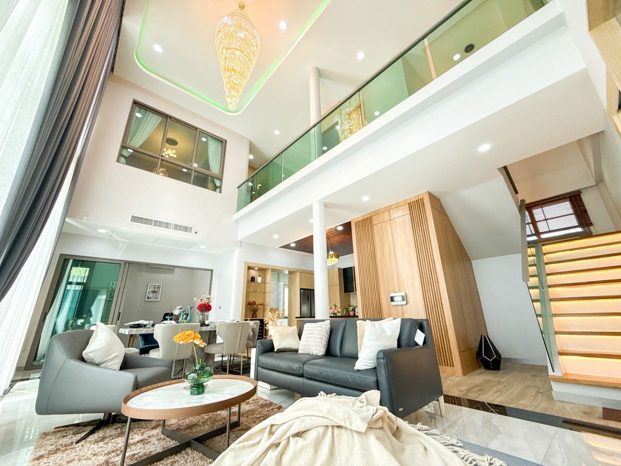 picture Luxury Pool Villa for Sale – Prime Mabprachan Location - 5/21