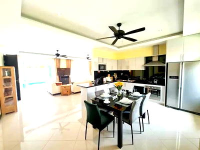 Houses for sale : Whispering Palm 4 Bedrooms in East  Pattaya