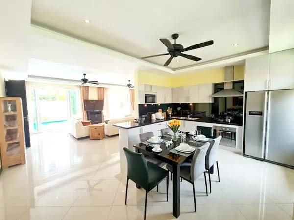 picture Whispering Palm 4 Bedrooms in East Pattaya - 1/11