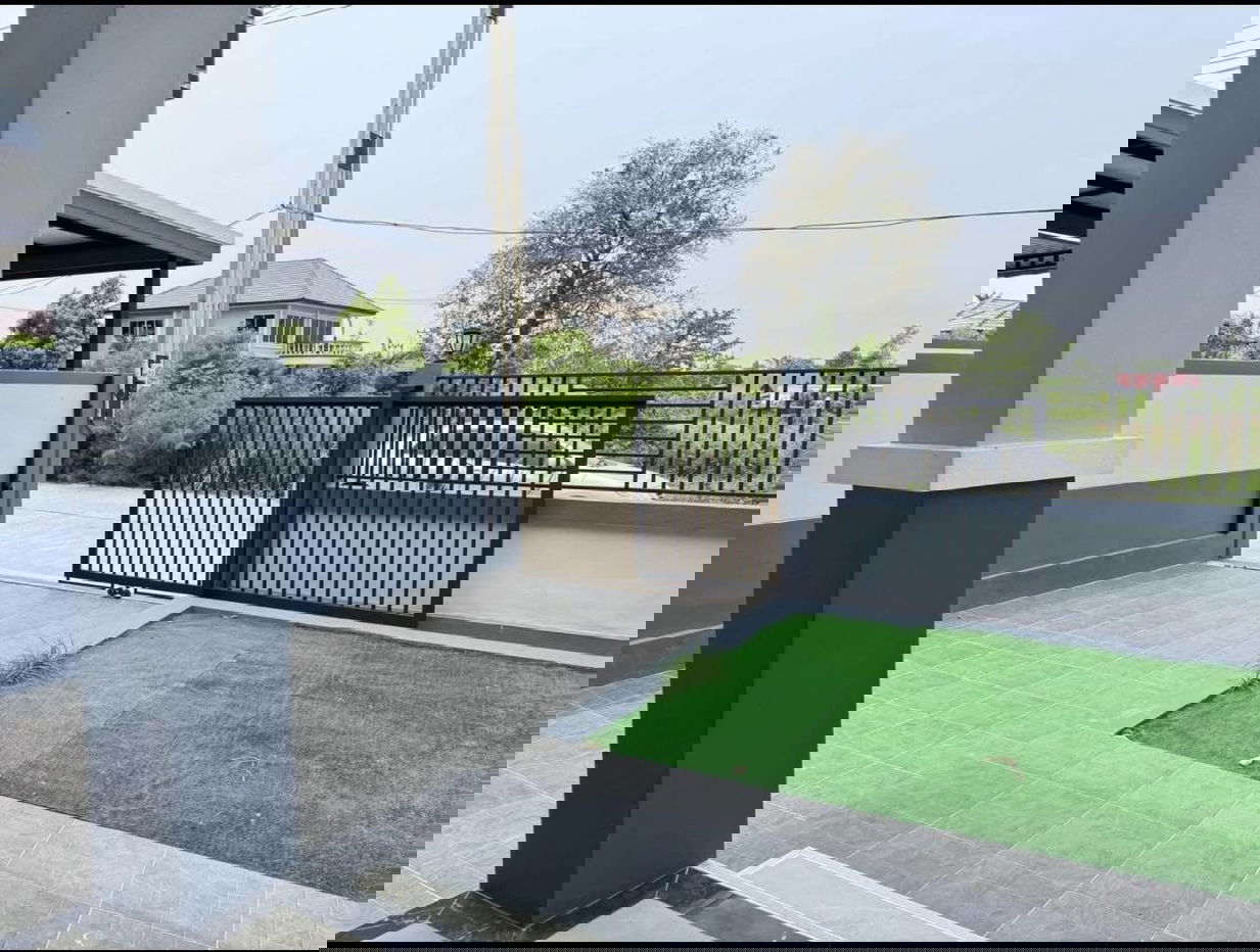 รูป 2-Bedroom Townhouse for Sale in Mabprachan - รูปที่ 2/7