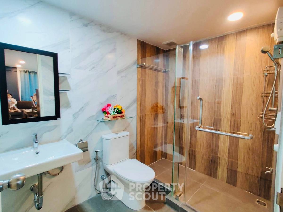 picture 2-BR Condo at Ratchada Orchid near MRT Sutthisan (ID 2462173) - 7/12