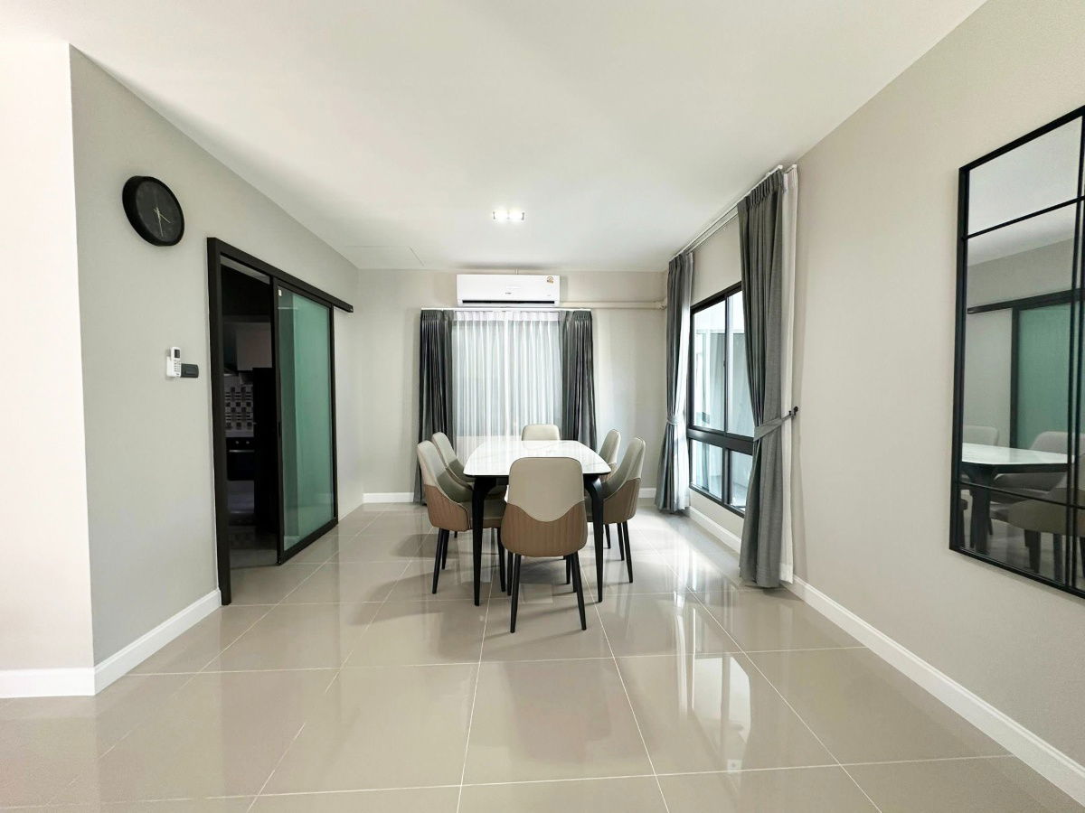 picture Two storey house for rent with 3 bedrooms,3 toilets and 1 kitchen.  - 4/19