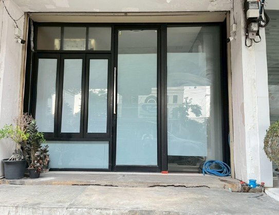 รูป ให้เช่าอาคาร / Home Office 4.5 ชั้น แอร์ 11 เครื่อง / มีเฟอร์นิเจอร์สำนักงาน - รูปที่ 2/14