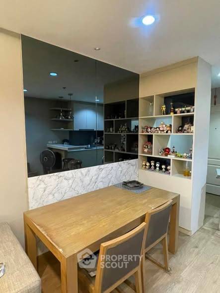 picture 1-BR Condo at Nusa State Tower Condominium near BTS Saphan Taksin (ID 2463142) - 1/20