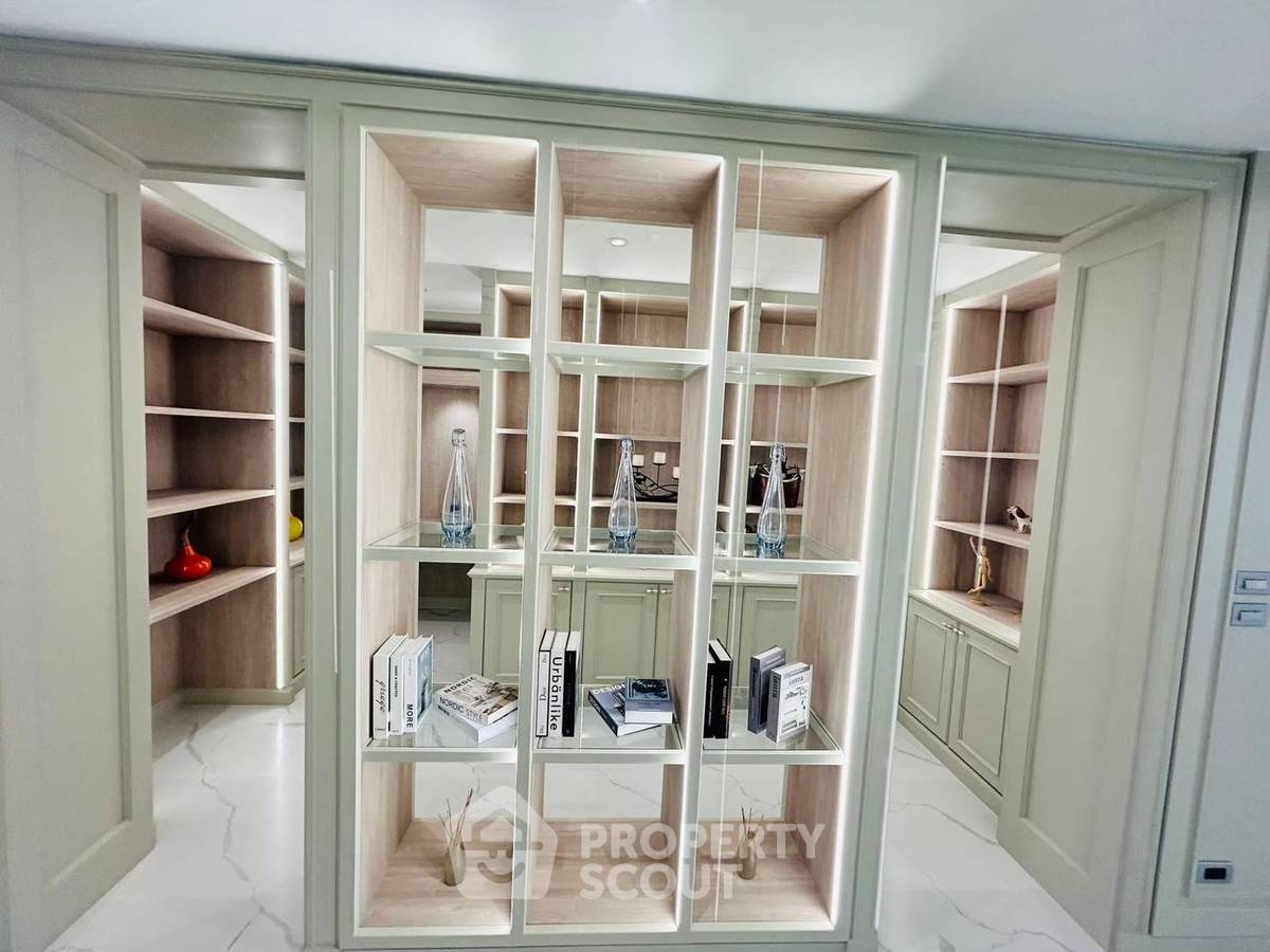 picture 4-BR Condo at Raveevan Suites near MRT Sukhumvit (ID 2050739) - 6/12