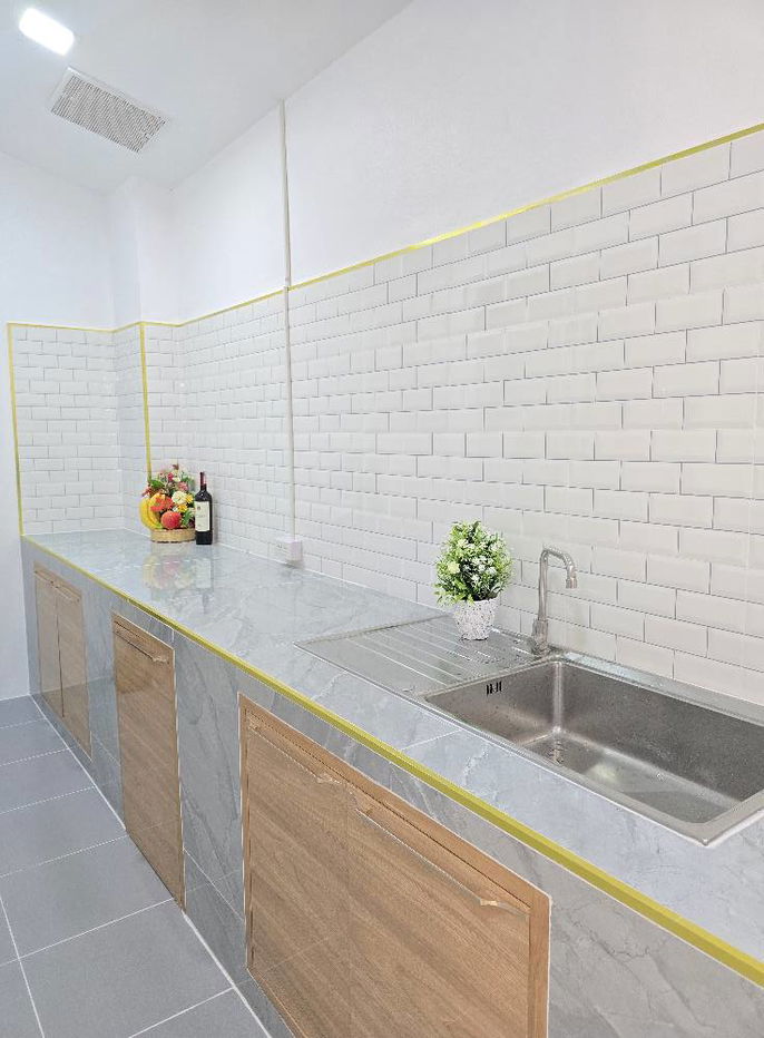 picture 2-Bedroom Semi-Detached House for Sale in Soi Noen Plub Wan - 4/11