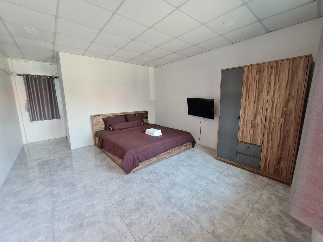 picture 12 Bedrooms Pool Villa in Mabprachan for Sale - 6/10