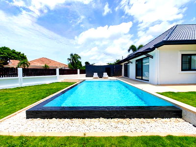 บ้านเดี่ยว หนองปรือ ชลบุรี : ขายพูลวิลล่า 4 ห้องนอน พัทยาตะวันออก