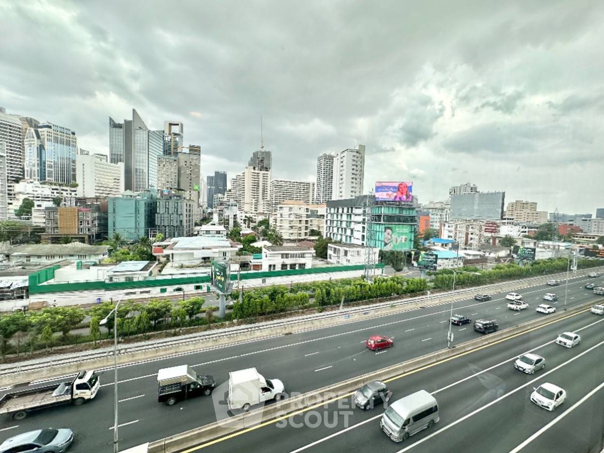 picture 2-BR Condo at The Tempo Ruamrudee Condominium near BTS Phloen Chit (ID 2429223) - 11/11