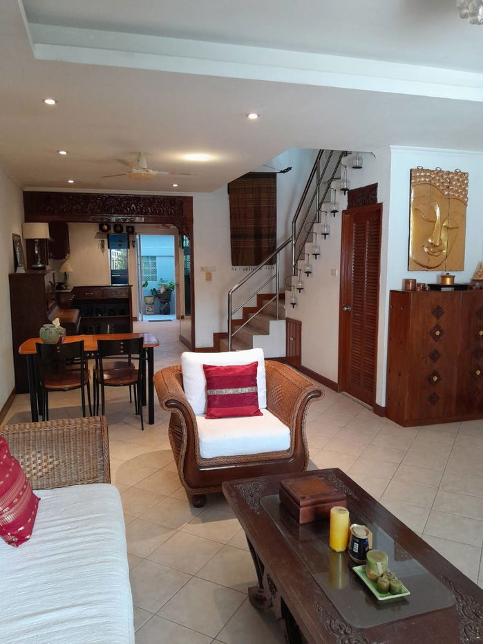 picture Three-Storey Townhouse for Sale – Pratumnak Pattaya - 3/8