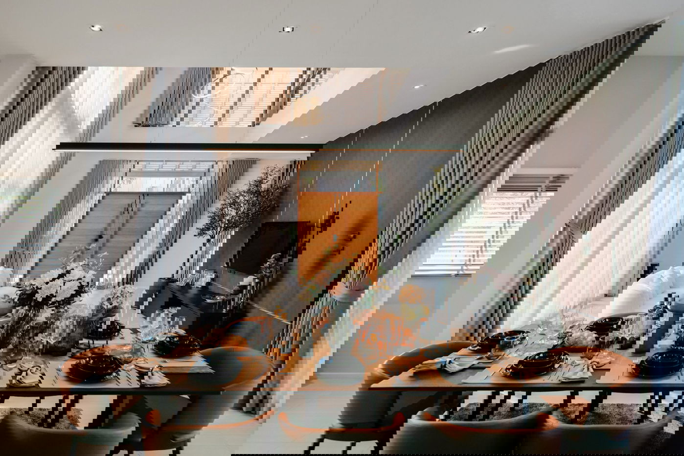 รูป ขายวิลล่าพูลสไตล์ทรอปิคอลโมเดิร์น 4 ห้องนอนในพัทยาตะวันออก - รูปที่ 2/18