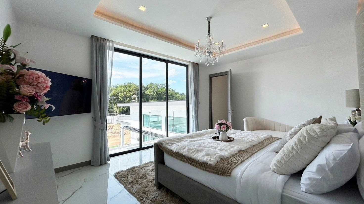 picture 3 Bedrooms Pool Villa in East Pattaya for Sale - 10/15