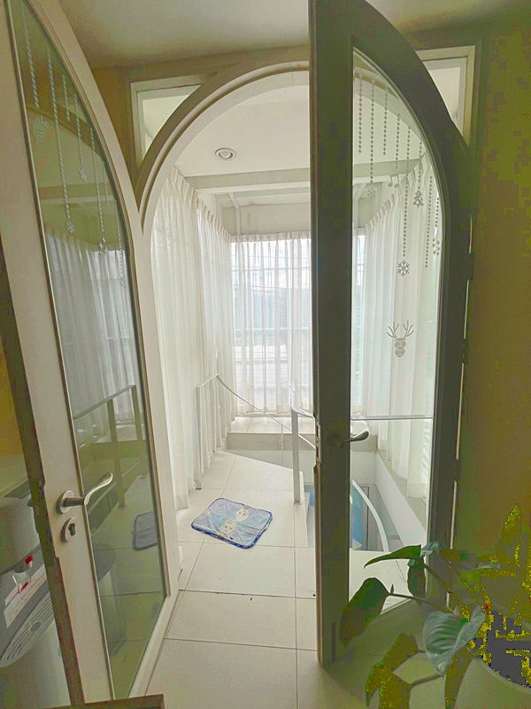 picture Space on 2nd Floor at the Corner for Clinic near MRT Huaykwang 350 m. - 1/8