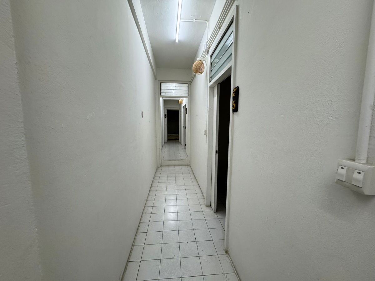 รูป ขายโรงแรม ด่วน สุขุมวิท ซ.15 เนื้อที่ 24 ตารางวา มี 4 ห้องนอน 3 ห้องน้ำ - รูปที่ 11/22