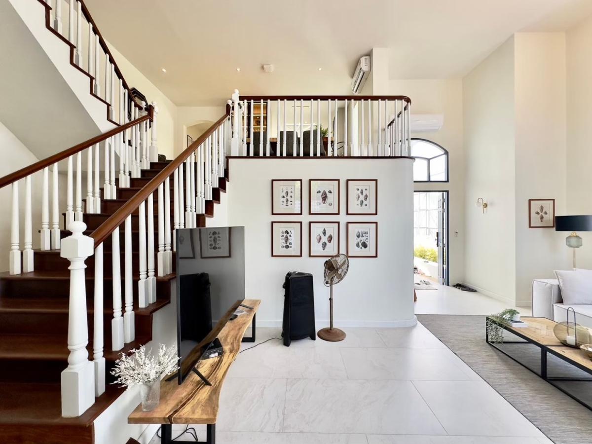 picture 5 Bedrooms Beachfront House in Na Jomtien for Sale - 5/15