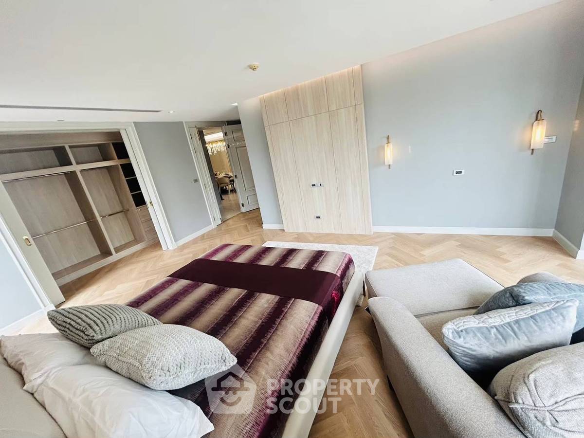 picture 4-BR Condo at Raveevan Suites near MRT Sukhumvit (ID 2050739) - 11/12