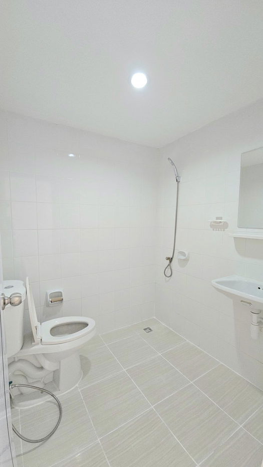 picture 2-Bedroom Townhouse for Sale in East Pattaya - 11/13