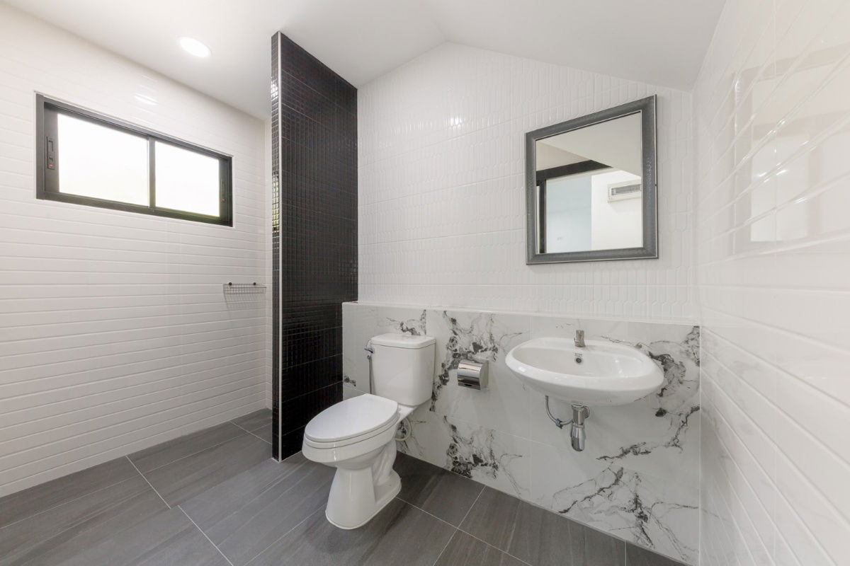 รูป ขายบ้านเดี่ยวสองชั้น 3 ห้องนอน 3 ห้องน้ำ 1 ห้องครัว 2 ที่จอดรถ - รูปที่ 12/30