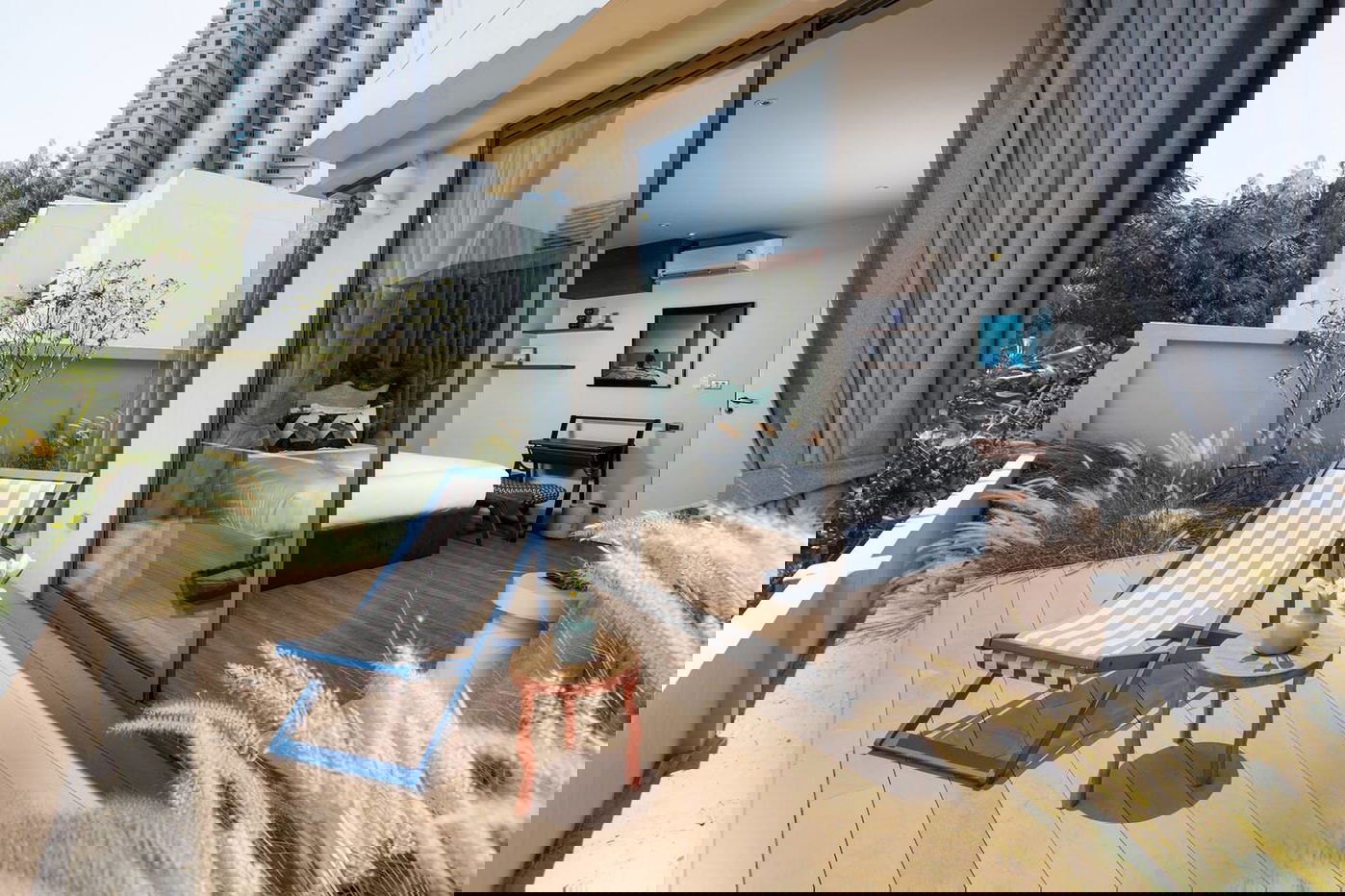 picture Luxury 4 Bedrooms Pool Villa in Na Jomtien for Sale - 15/16