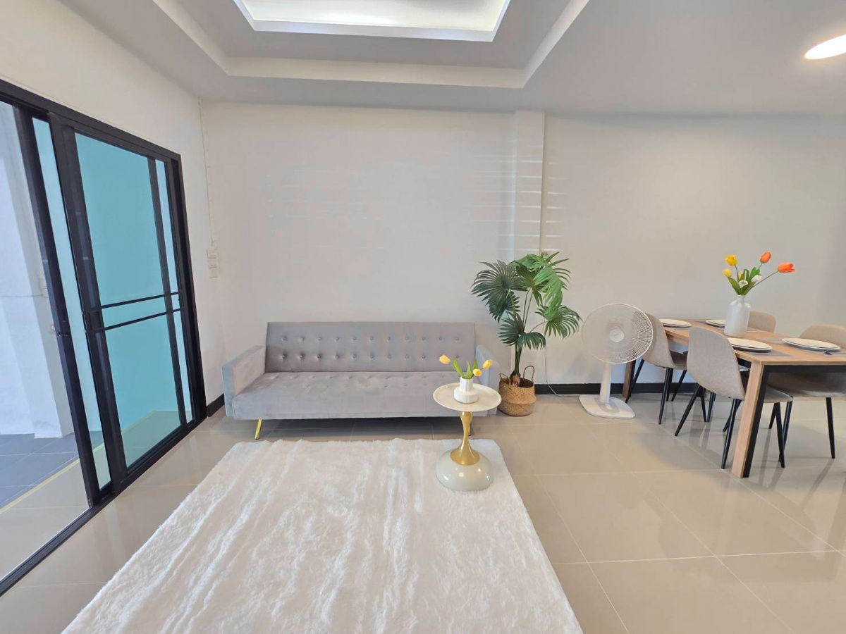 รูป ทาวน์เฮ้าส์2ชั้น รีโนเวทใหม่ ทำเลดี ใกล้สนามบินสุวรรณภูมิ หมู่บ้าน รุ่งนภาเพลส ซอยร่มเกล้า16 มีนบุรี - รูปที่ 6/33