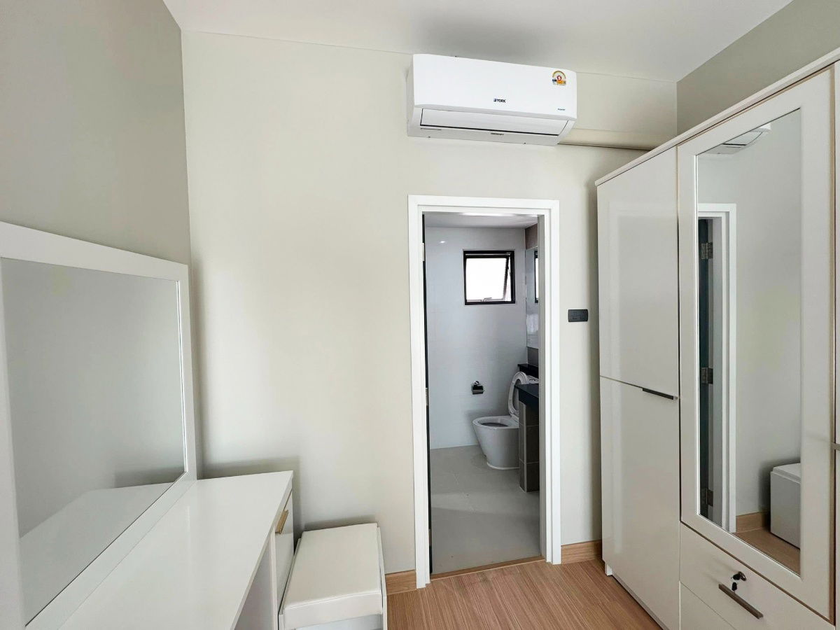 picture Two storey house for rent with 3 bedrooms,3 toilets and 1 kitchen.  - 16/19