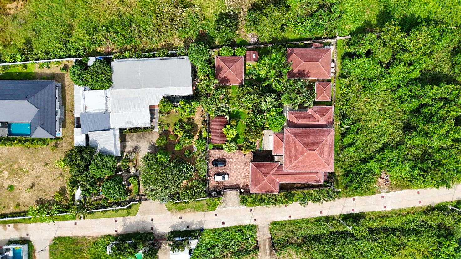 picture Luxury House for Sale in Bang Saray - 1/16