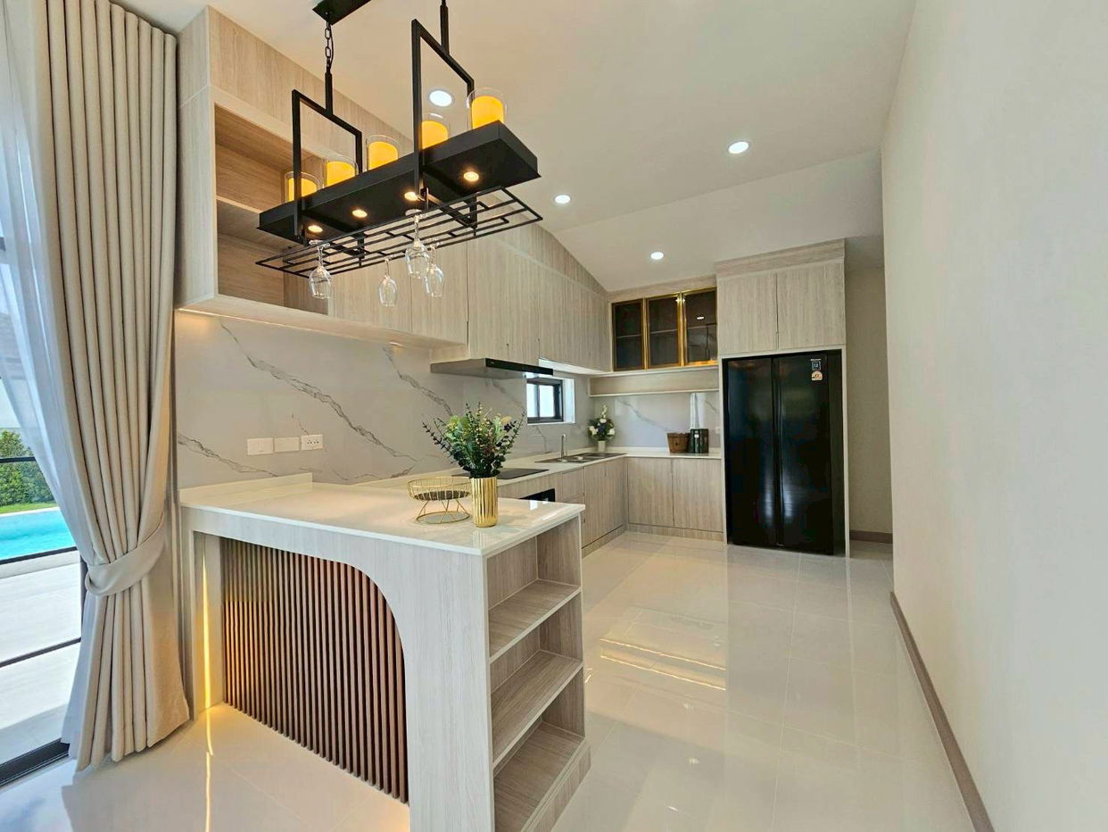 picture Modern Luxury Pool Villa for Sale in East Pattaya - 7/14