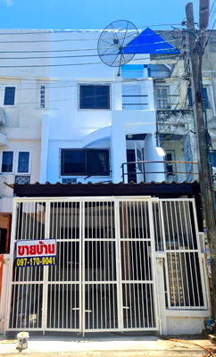 Townhouses for sale Bang Khen : Selling below cost price, 3-storey townhouse, Thanyakarn Village, Watcharapol, 1.6 MB.