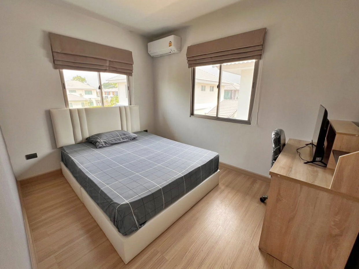 picture 3 Bedrooms Modern House in East Pattaya for Rent - 6/8