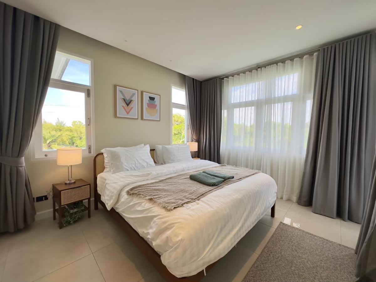 picture 5 Bedrooms Beachfront House in Na Jomtien for Sale - 11/15