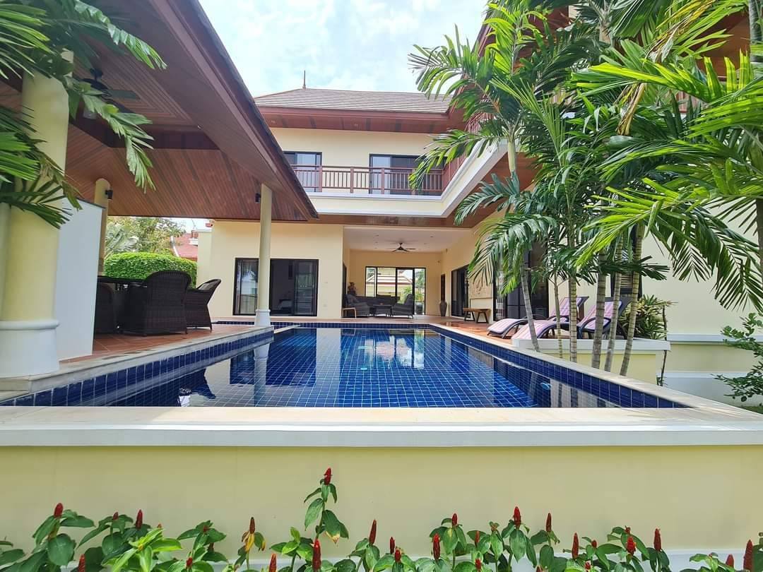 picture Luxury Beachfront Pool Villa for Sale – Bang Saray - 1/20