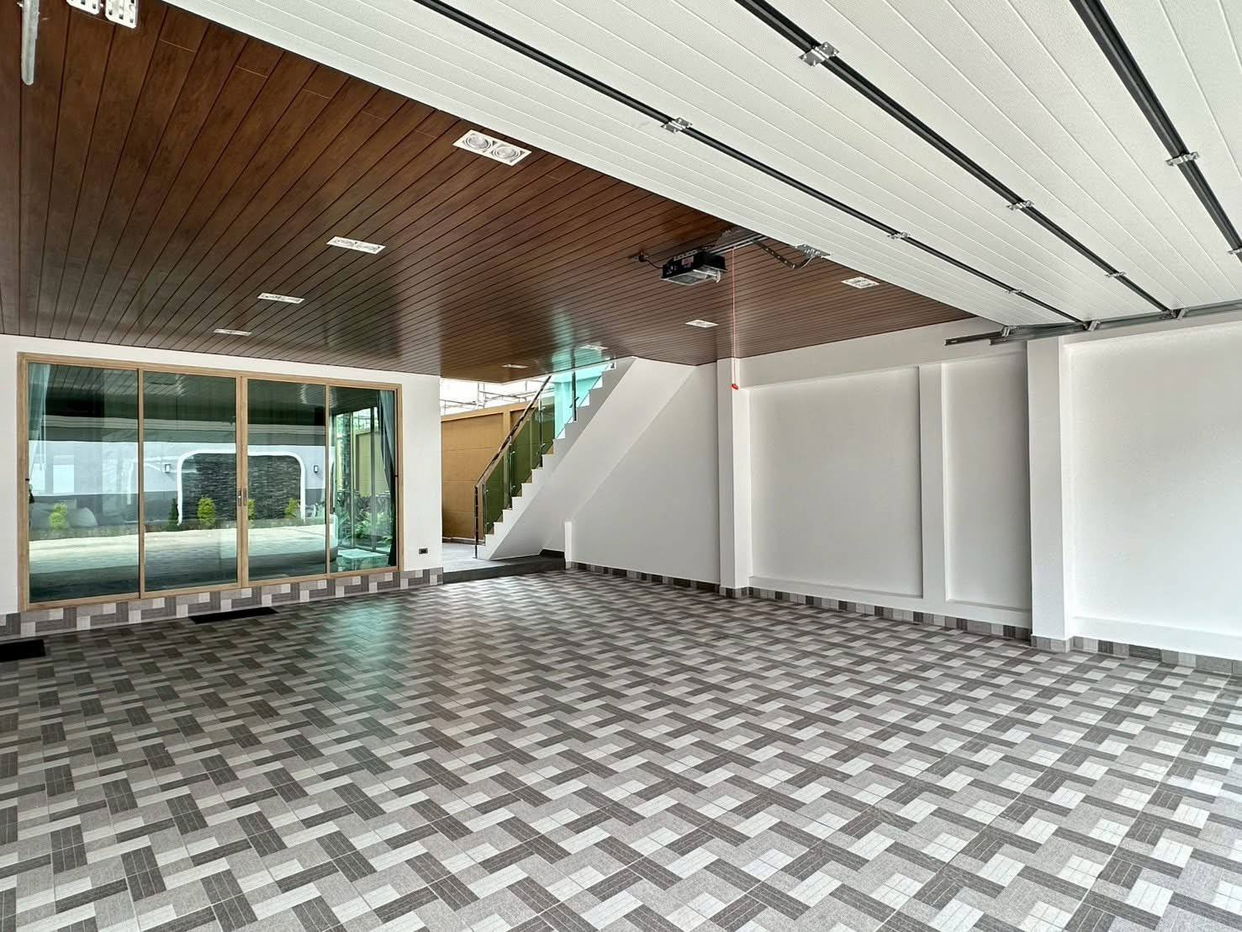 รูป วิลล่าหรูให้เช่าในพัทยาตะวันออก - รูปที่ 2/20