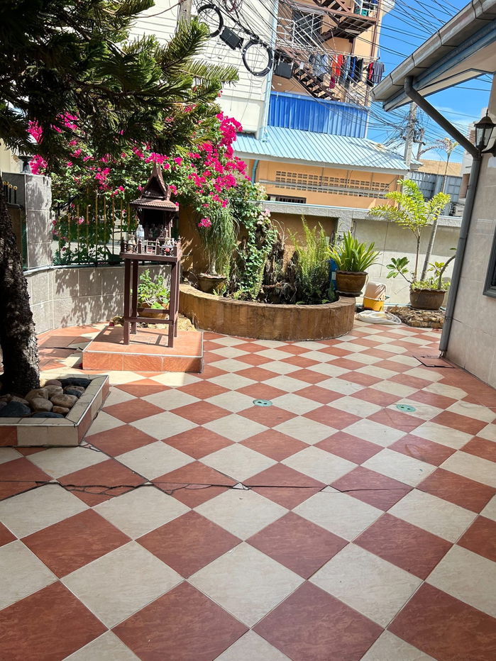 picture 2 Bedrooms House for Sale in East Pattaya - 6/8