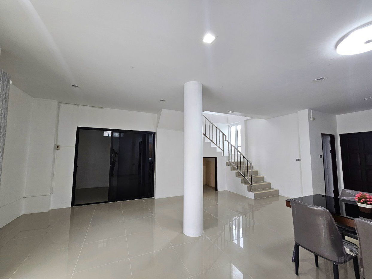 รูป ทาวน์เฮ้าส์ 3 ห้องนอนให้เช่าในพัทยาตะวันออก - รูปที่ 3/18