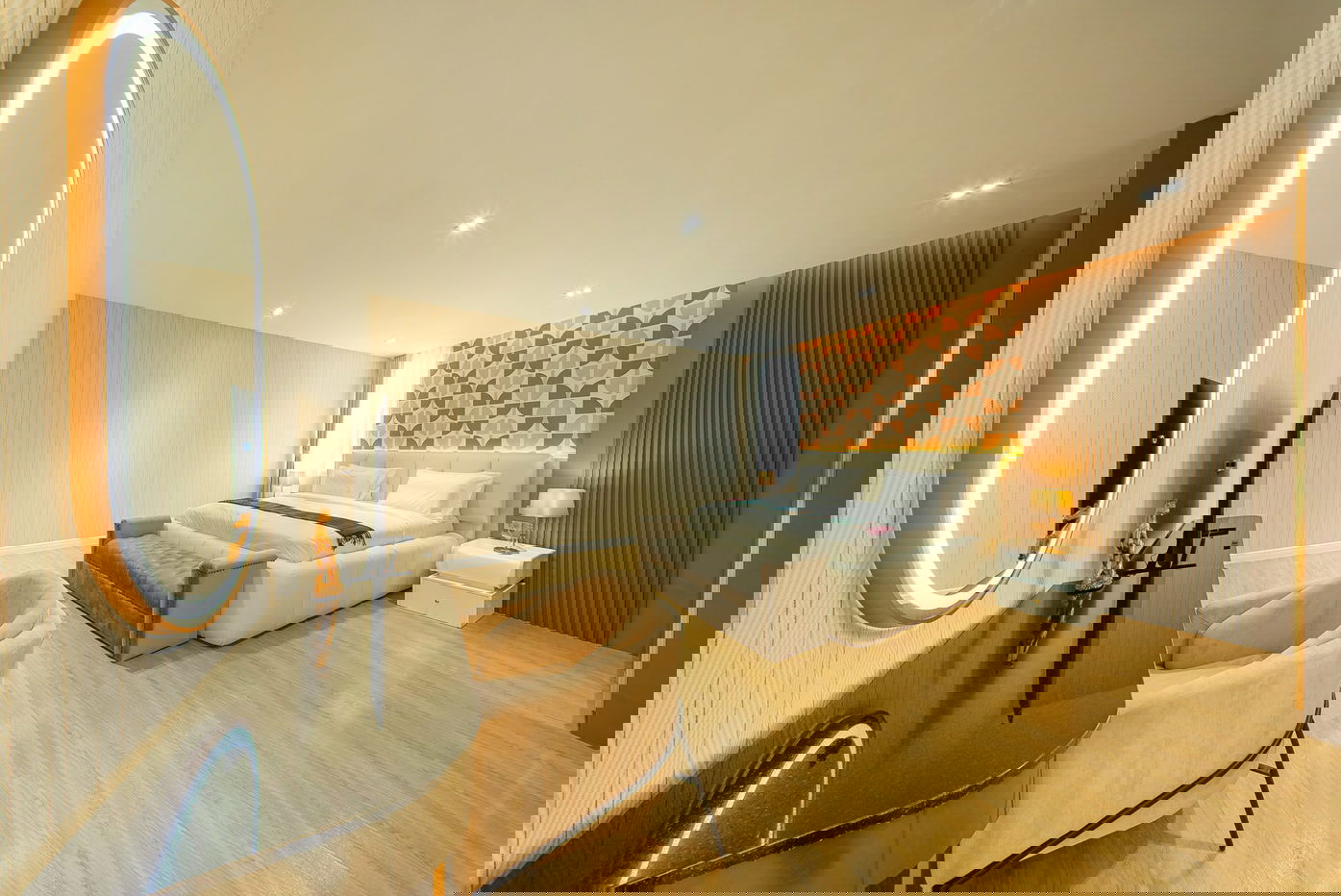 picture 7 Beds Luxury Pool Villa in Na Jomtien for Sale - 10/23