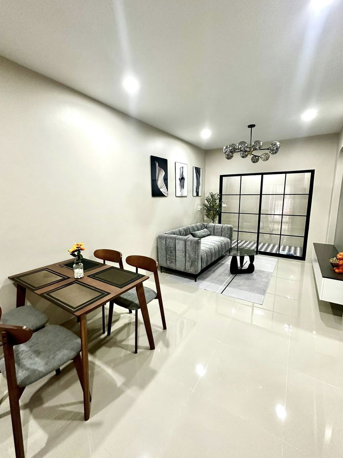 รูป Renovated 2-Bedroom Townhouse for Sale - รูปที่ 4/12