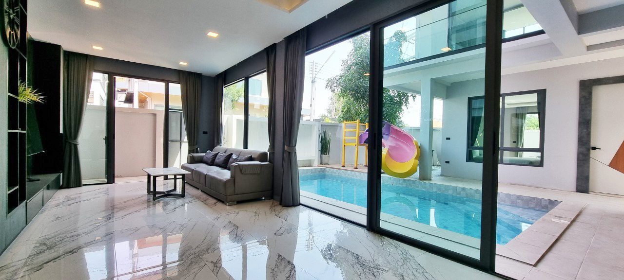 picture Pool Villa in East Pattaya 4 Beds for Rent - 6/20