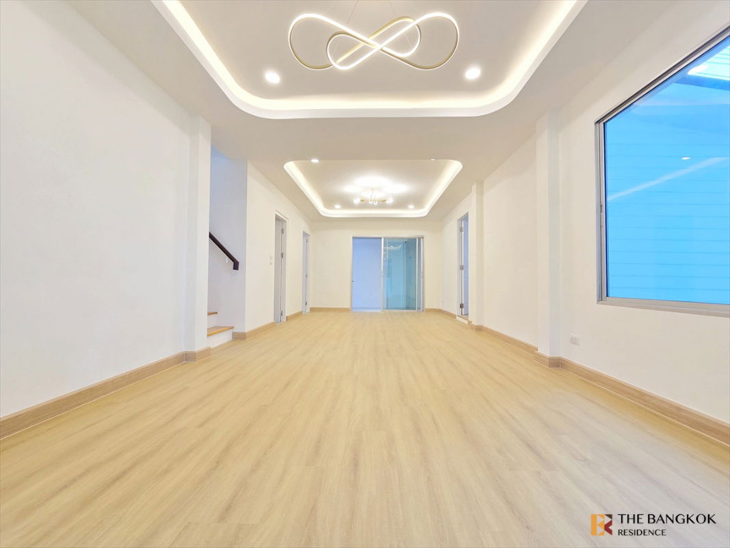 picture Atoll Maldives Palm, a detached house near Mega Bangna, must not be missed. - 7/26