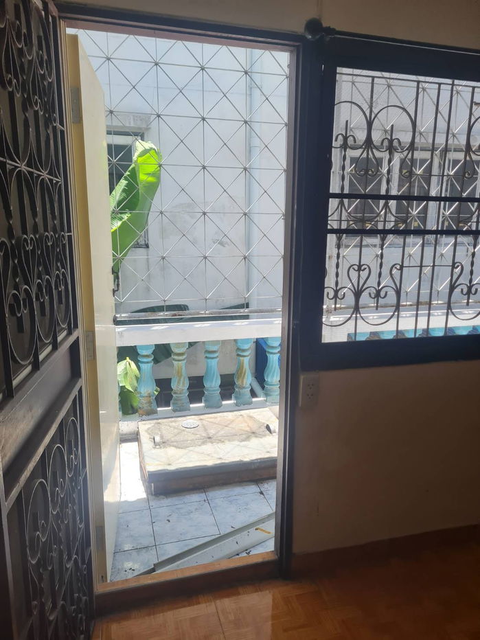 picture Selling below cost price, 3-storey townhouse, Thanyakarn Village, Watcharapol, 1.6 MB. - 10/28