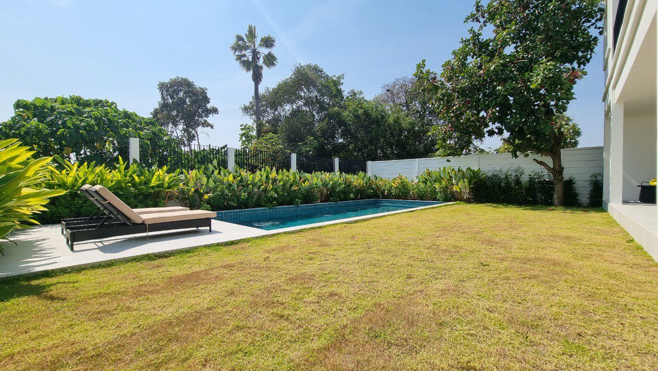 picture Luxury Pool Villa in Mabprachan for Sale - 24/26