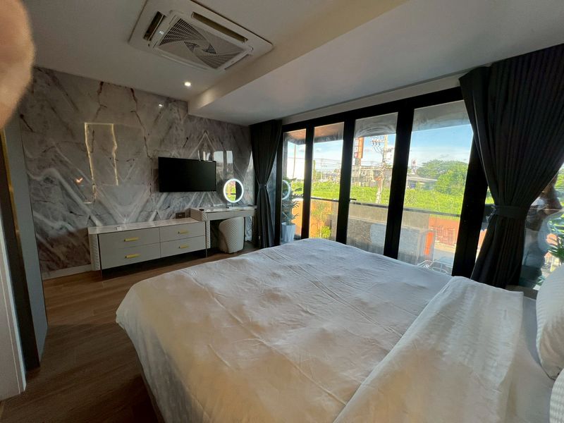 รูป ขายวิลล่าหรูพร้อมสระว่ายน้ำในพัทยา - รูปที่ 9/10