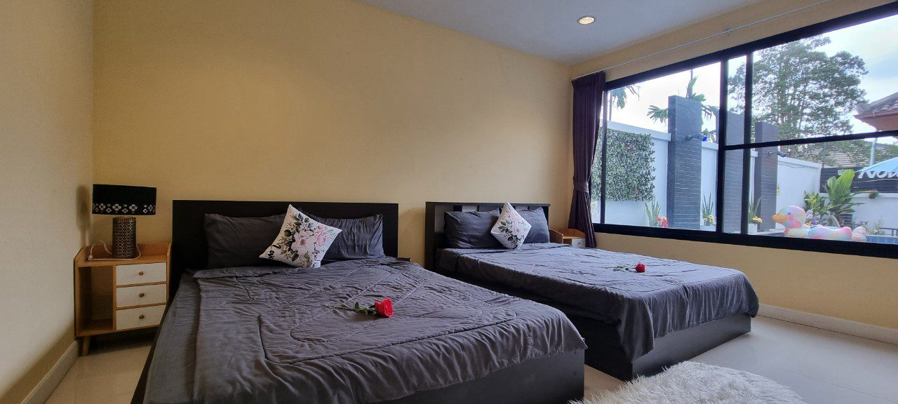 picture Pool Villa in Jomtien 4 Bedrooms for Rent - 12/17