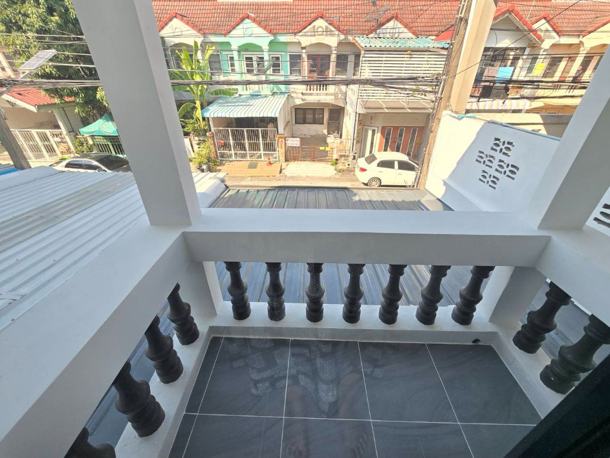 รูป ทาวน์เฮ้าส์2ชั้น รีโนเวทใหม่ ทำเลดี ใกล้สนามบินสุวรรณภูมิ หมู่บ้าน รุ่งนภาเพลส ซอยร่มเกล้า16 มีนบุรี - รูปที่ 21/33