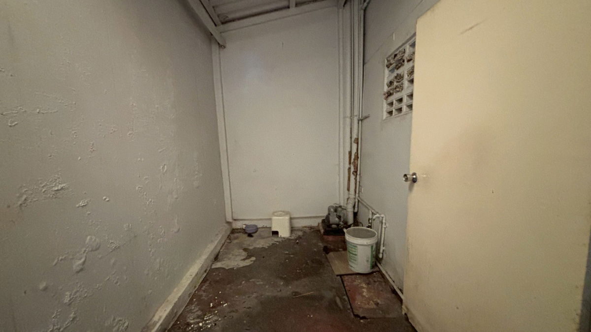 picture Commercial building for sale, 14 sq wah, good location on Petchburi Road. - 32/43