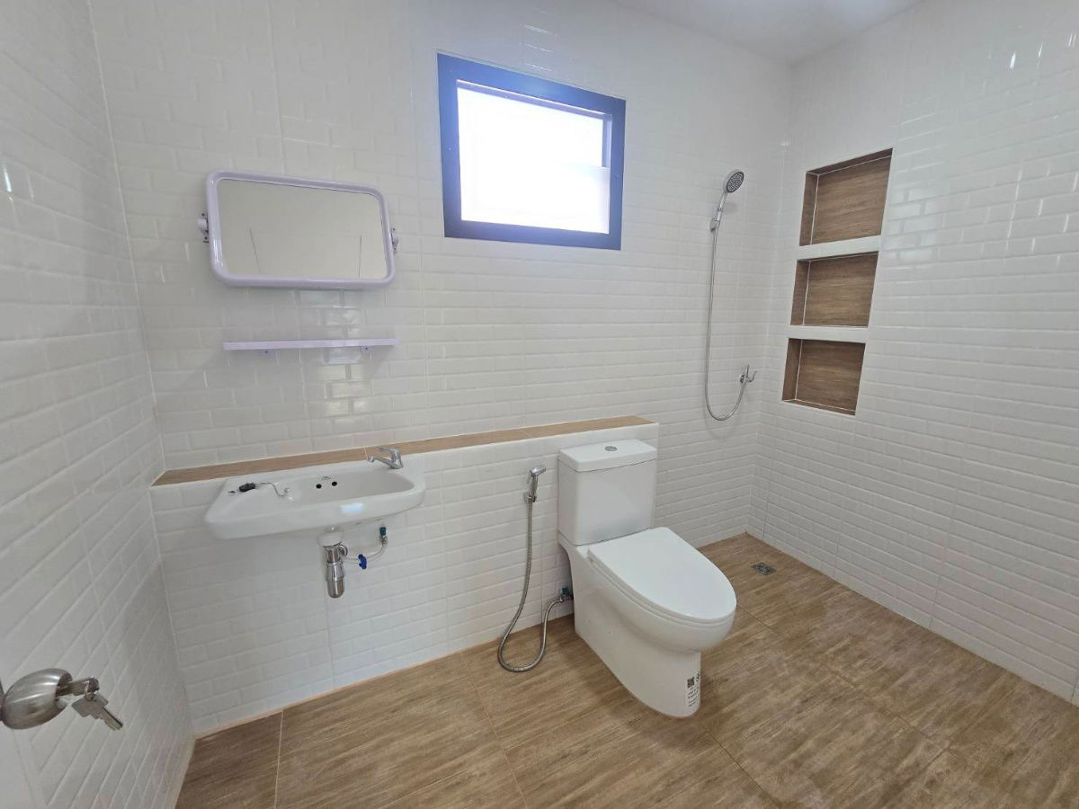 รูป ทาวน์เฮ้าส์ รีโนเวทใหม่ ทำเลดี พร้อมเฟอร์ฯ หมู่บ้าน บุศรินทร์-รามอินทรา ถนนพระยาสุเรนทร์ 40 คลองสามวา - รูปที่ 25/28