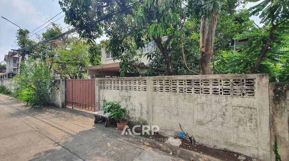 picture House with Land for Sale – 99 sq. wah in Soi Lat Phrao 110, Prime Location Near BTS Ref no.00159738 - 4/6